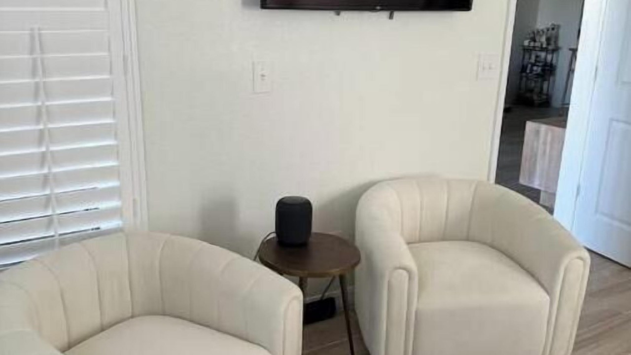 Photo of Livingroom in Pelican Bay
