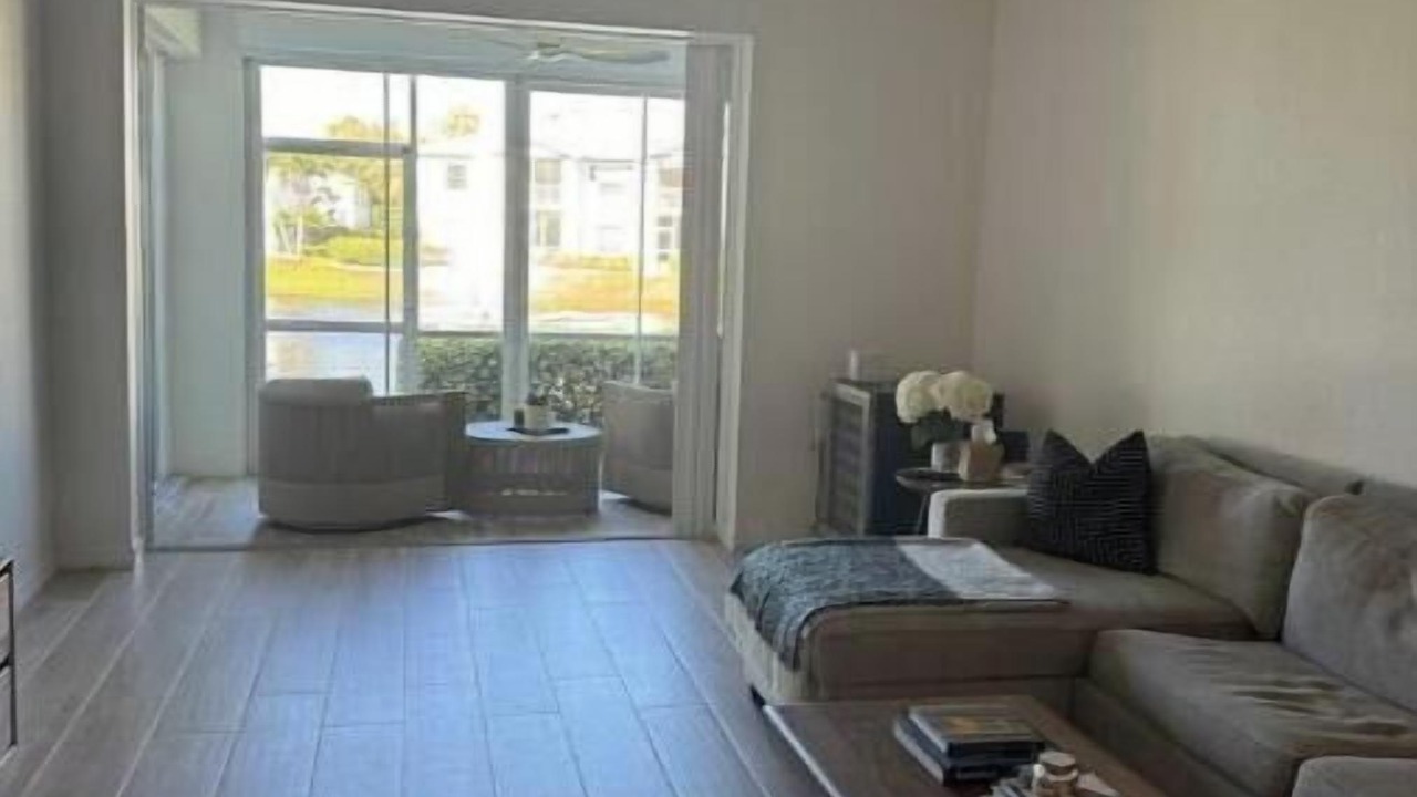 Photo of Livingroom in Pelican Bay