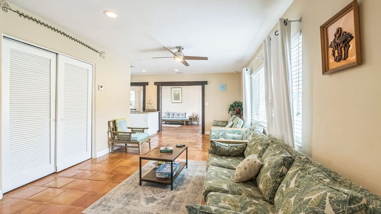 Photo of Livingroom in Crescent Lake