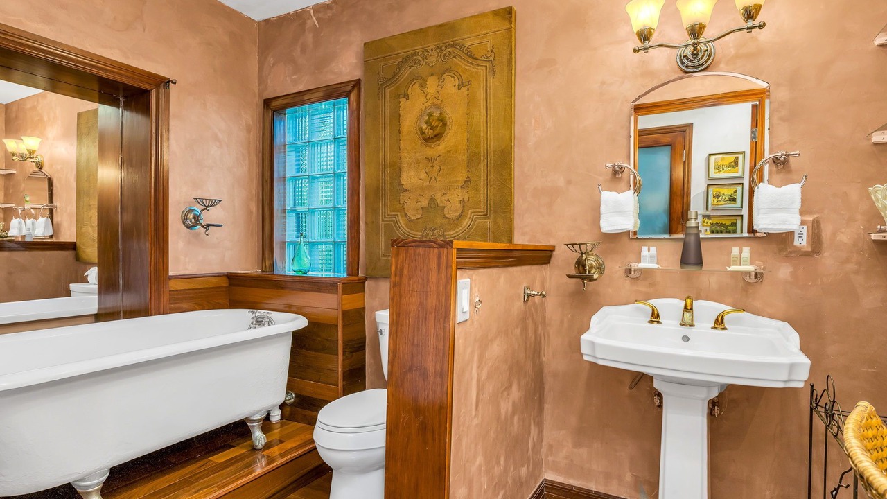 Photo of Bathroom in Parrot Cove