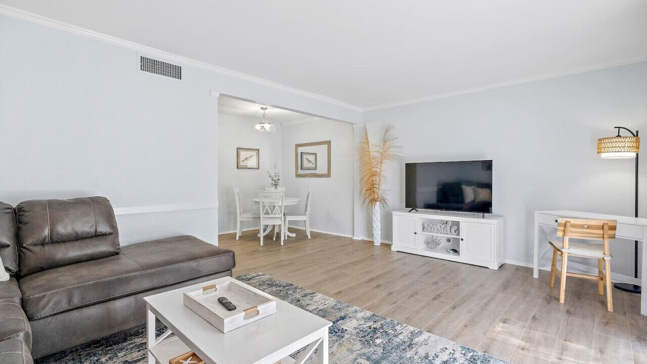 Photo of Livingroom in Bayview