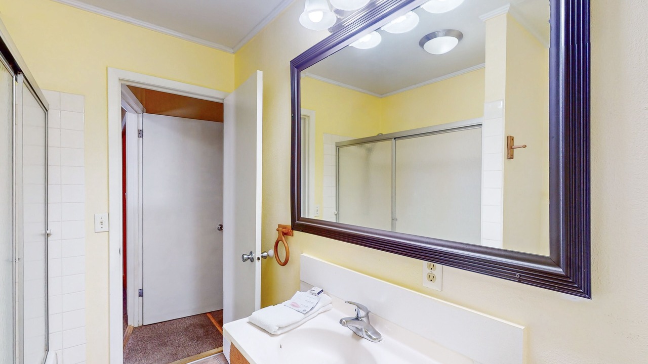 Photo of Bathroom in Eastpoint