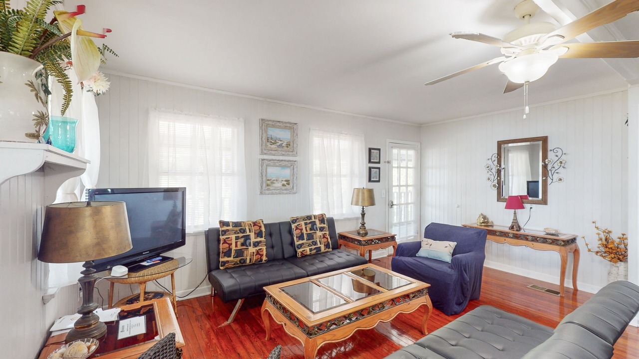 Photo of Livingroom in Eastpoint