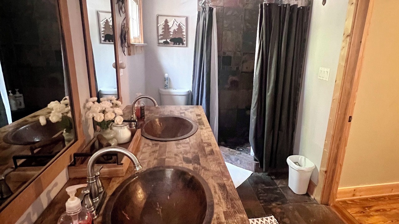 Photo of Bathroom in Dahlonega