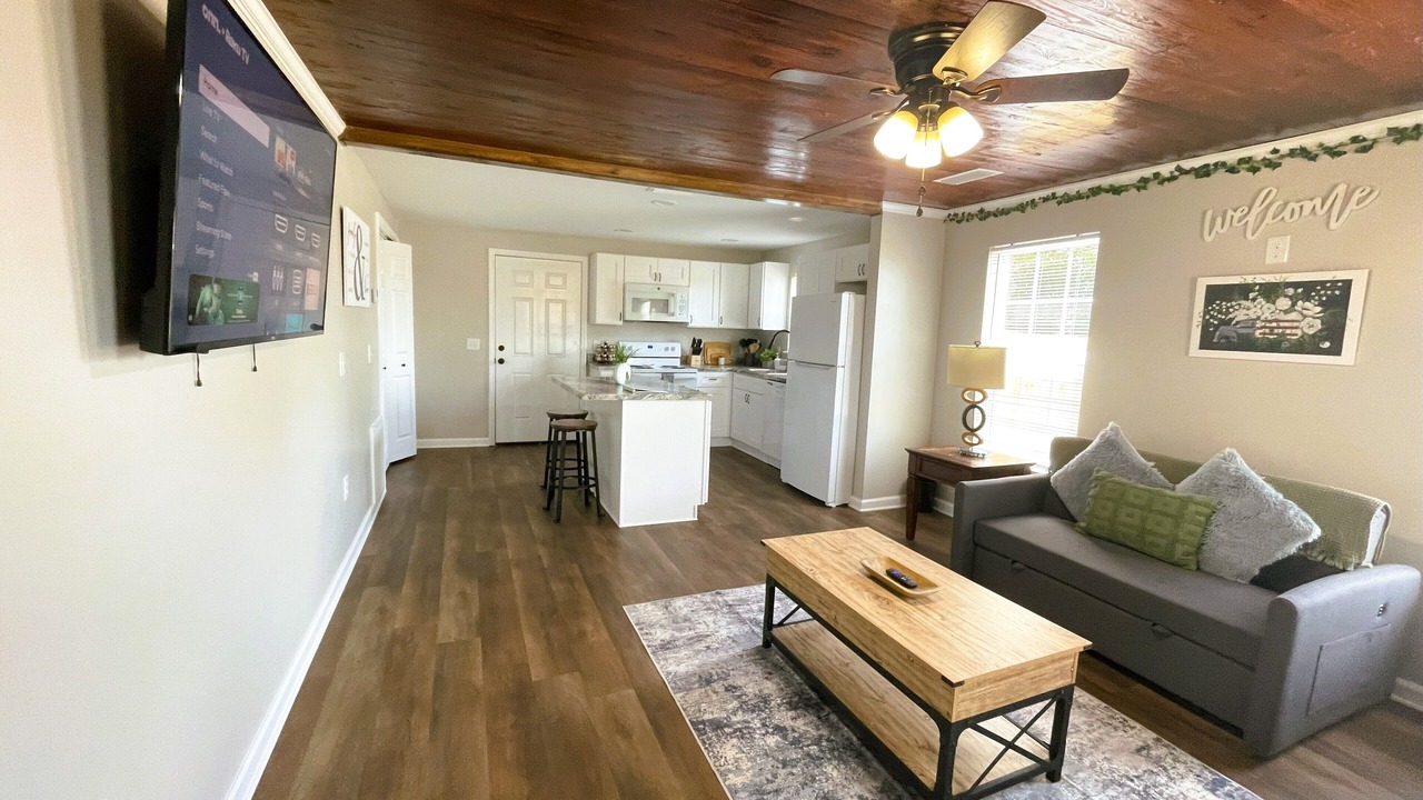 Photo of Livingroom in Enterprise