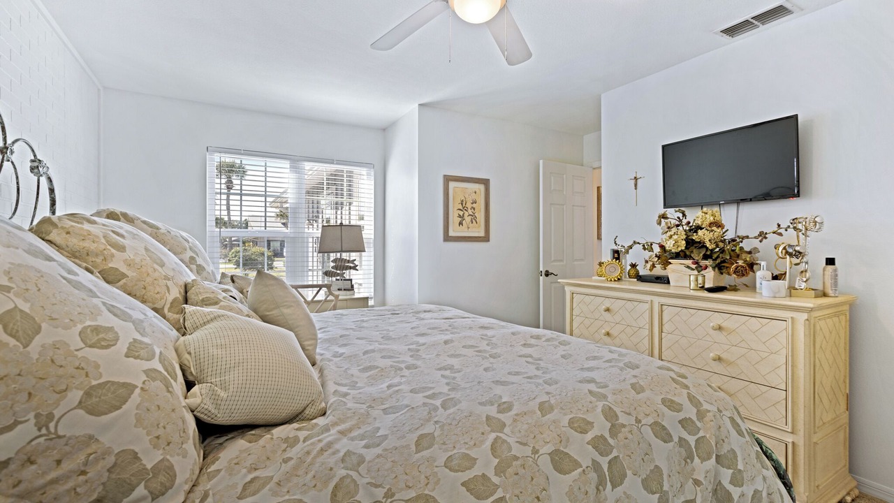 Photo of Bedroom in New Smyrna Beach