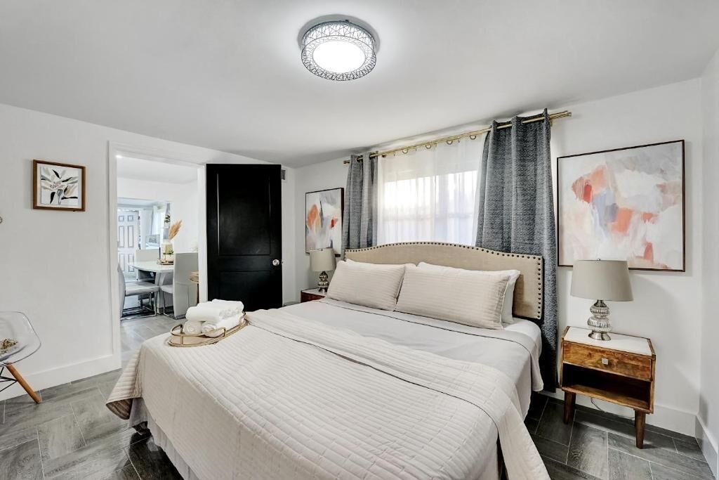 Photo of Bedroom in North Central Hollywood