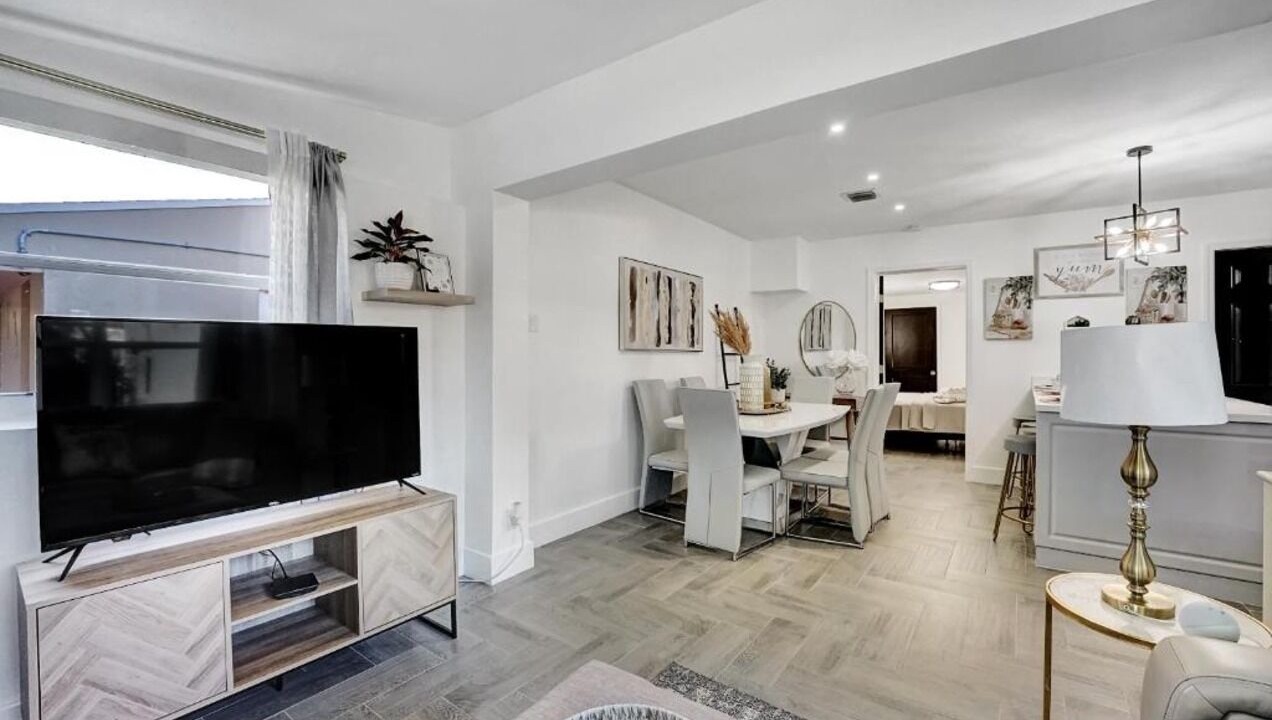 Photo of Livingroom in North Central Hollywood