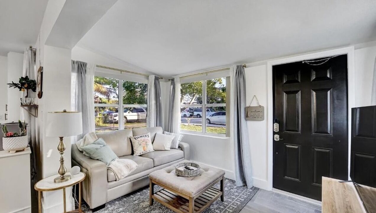 Photo of Livingroom in North Central Hollywood