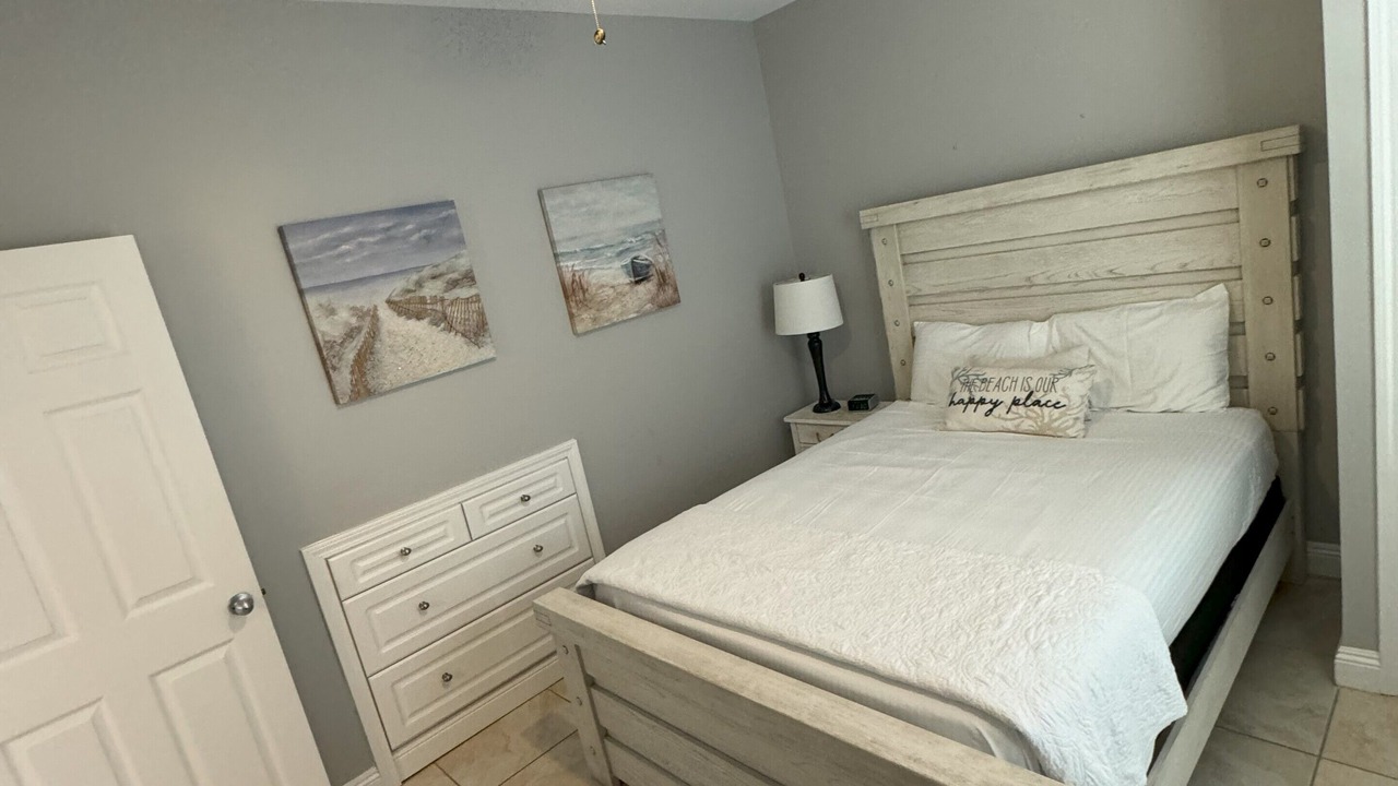 Photo of Bedroom in Crystal Shores