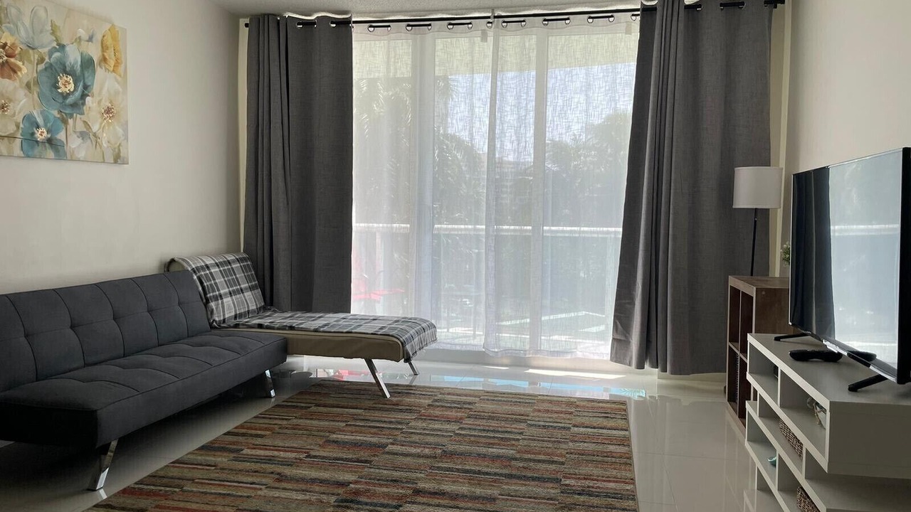 Photo of Livingroom in Hallandale Beach