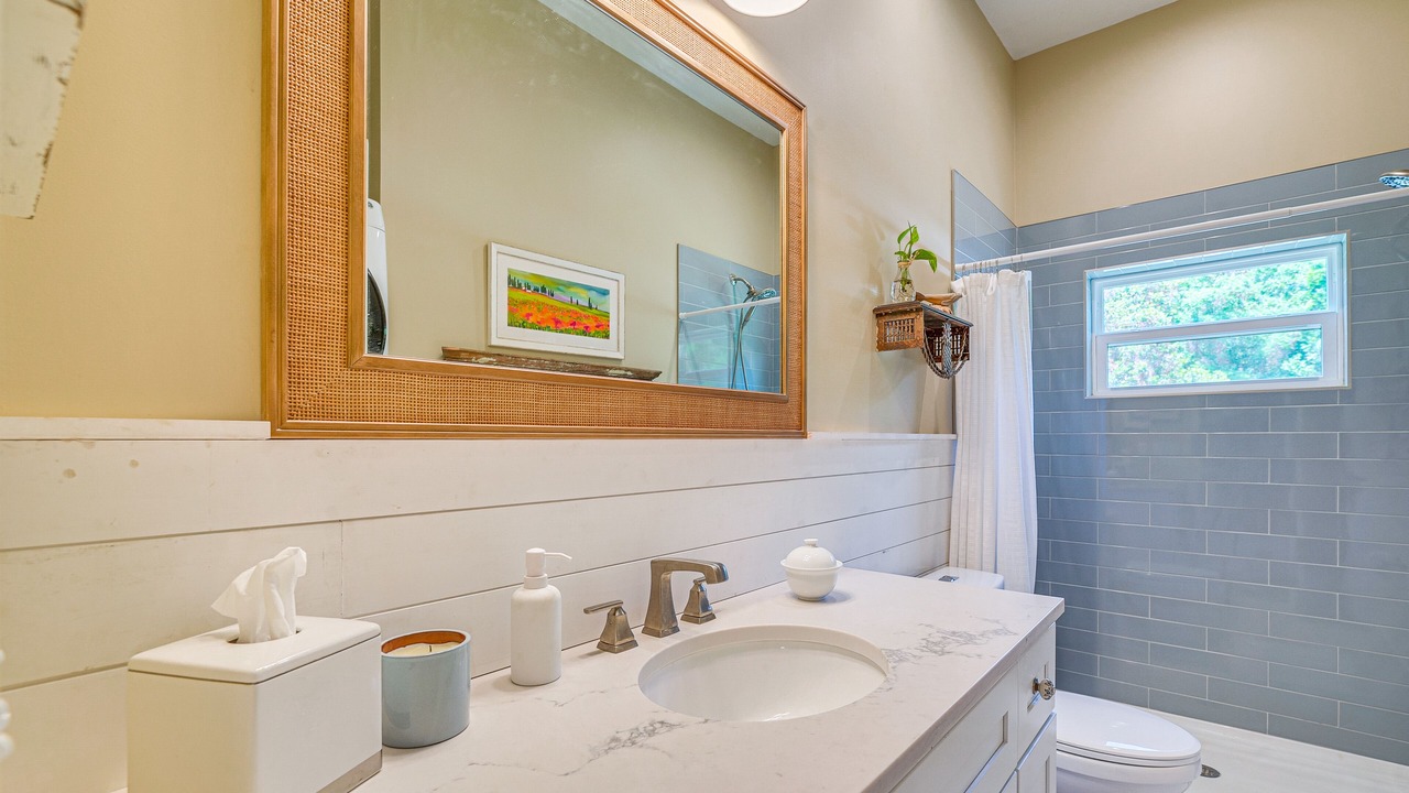 Photo of Bathroom in Yankeetown