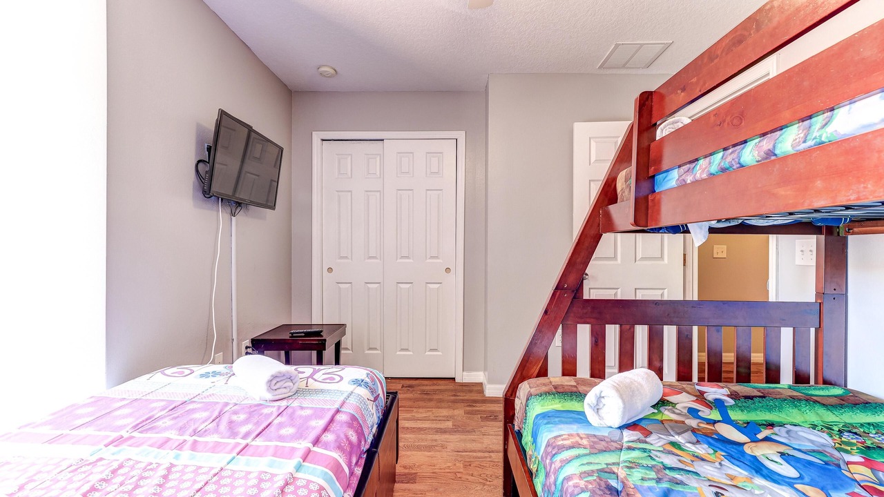 Photo of Bedroom in Crestwynd Bay