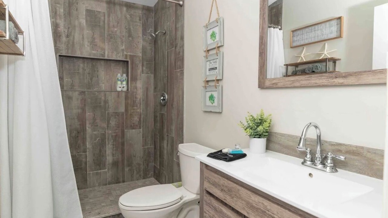 Photo of Bathroom in Emerson Square