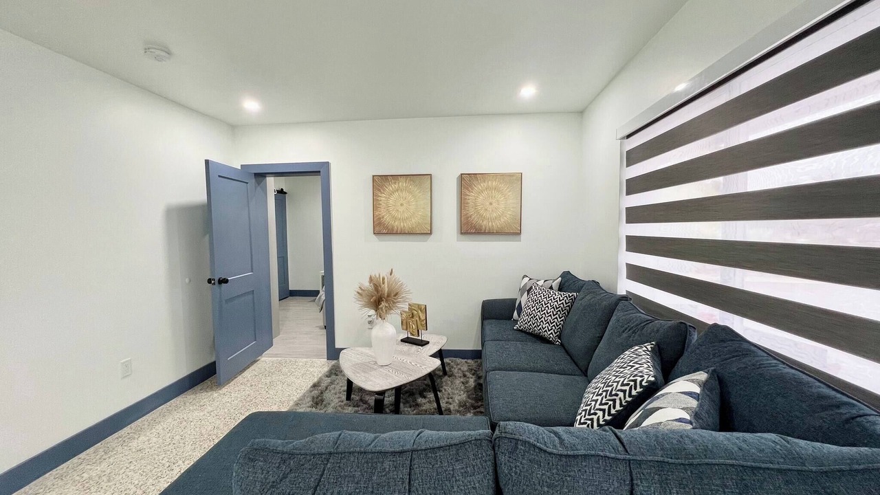 Photo of Livingroom in Ludlam