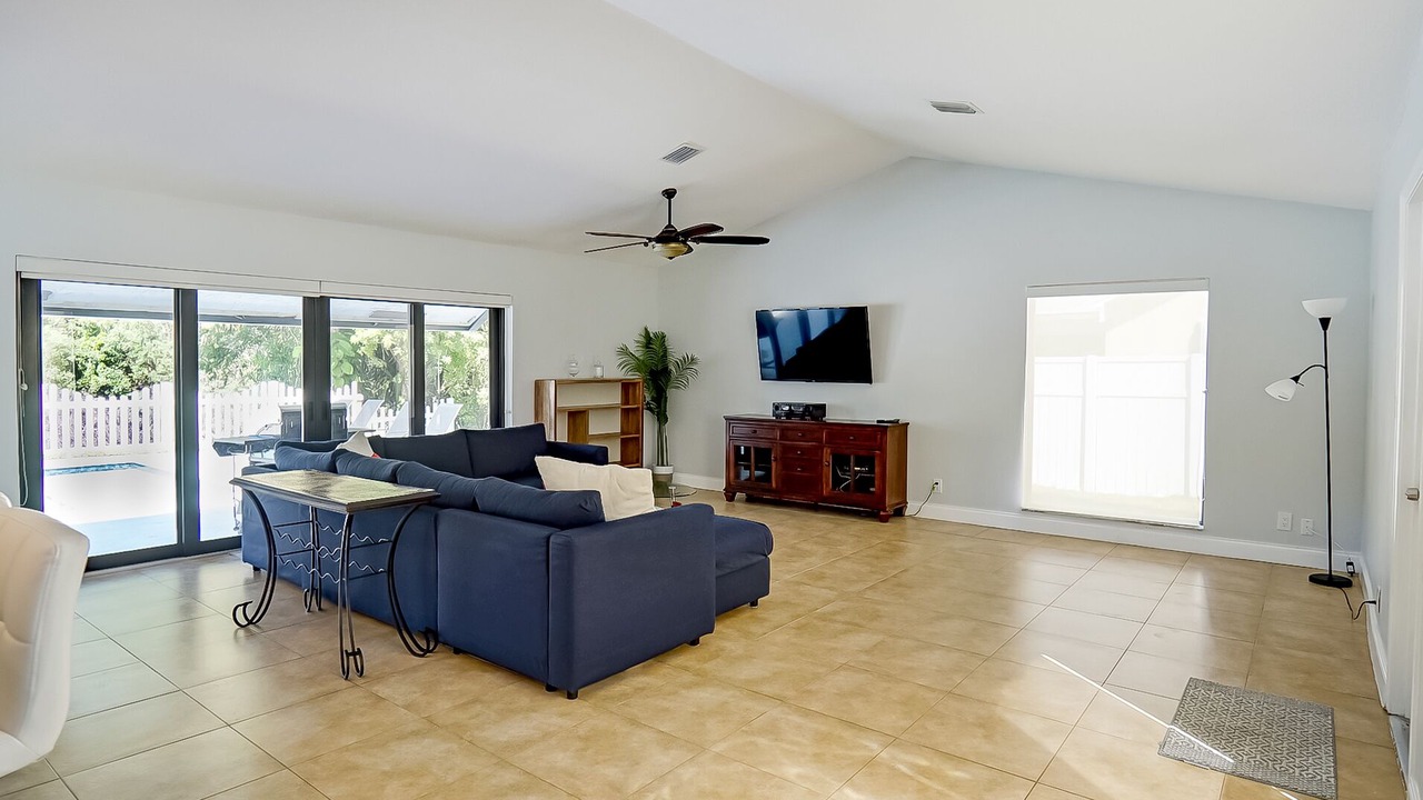 Photo of Livingroom in Tropic Palms
