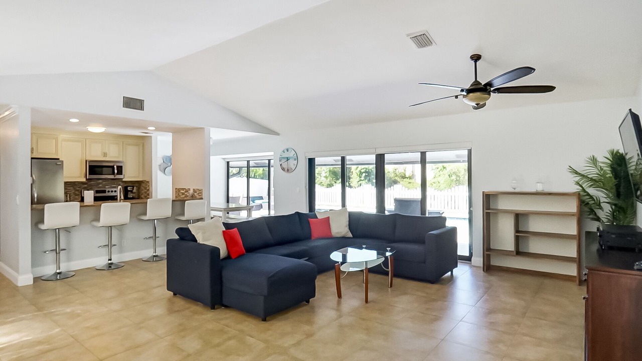 Photo of Livingroom in Tropic Palms