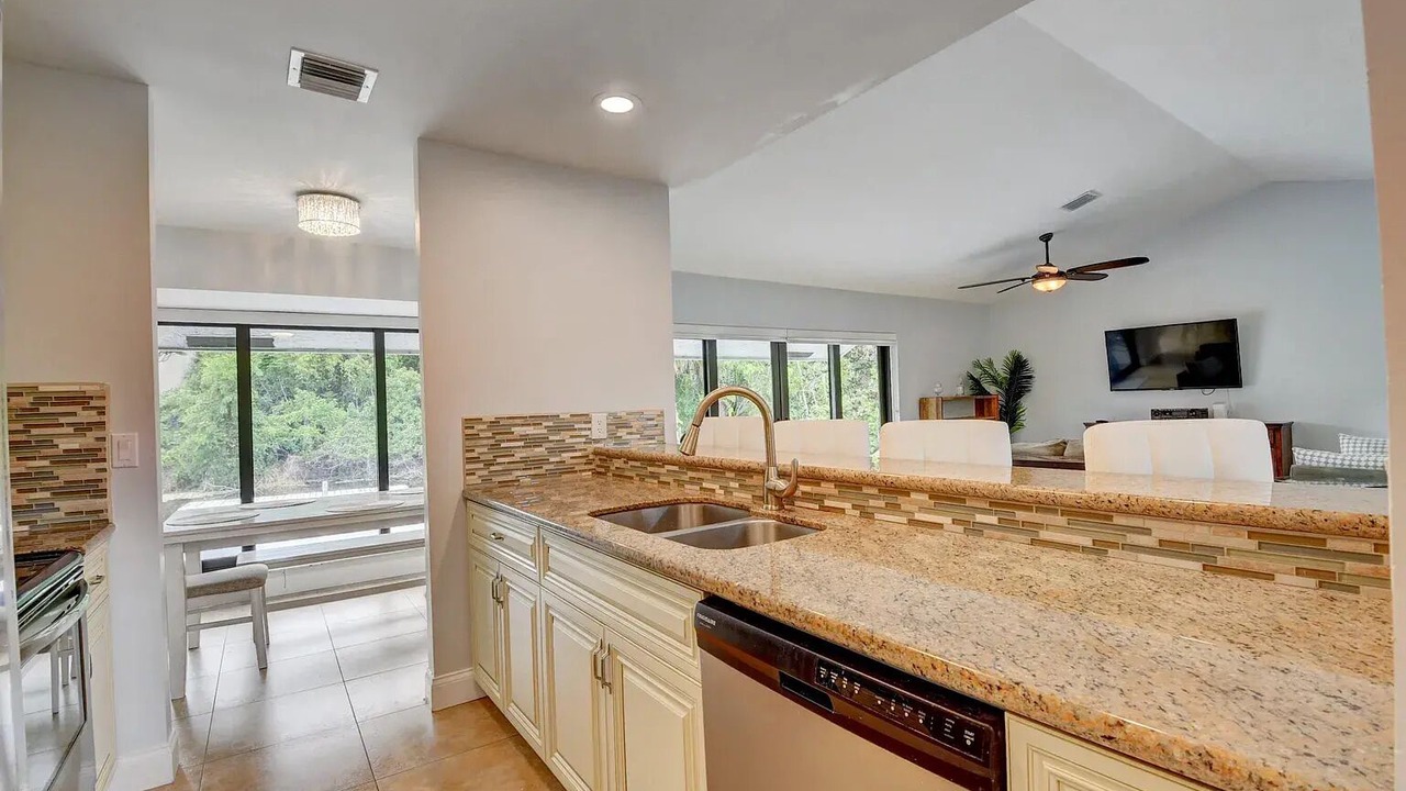 Photo of Kitchen in Tropic Palms
