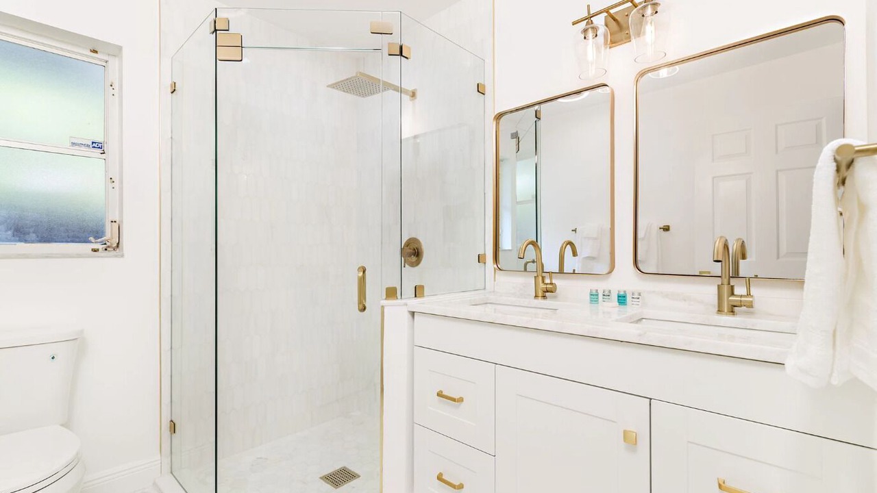 Photo of Bathroom in Parrot Cove
