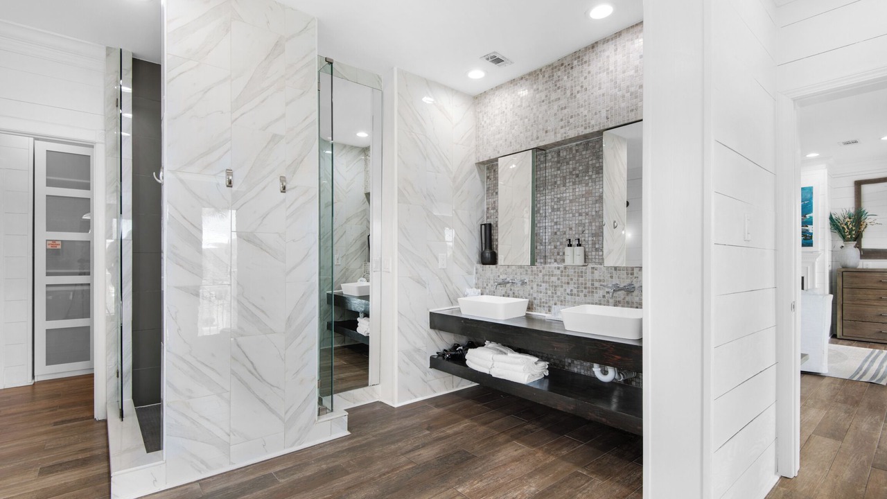 Photo of Bathroom in Crystal Shores