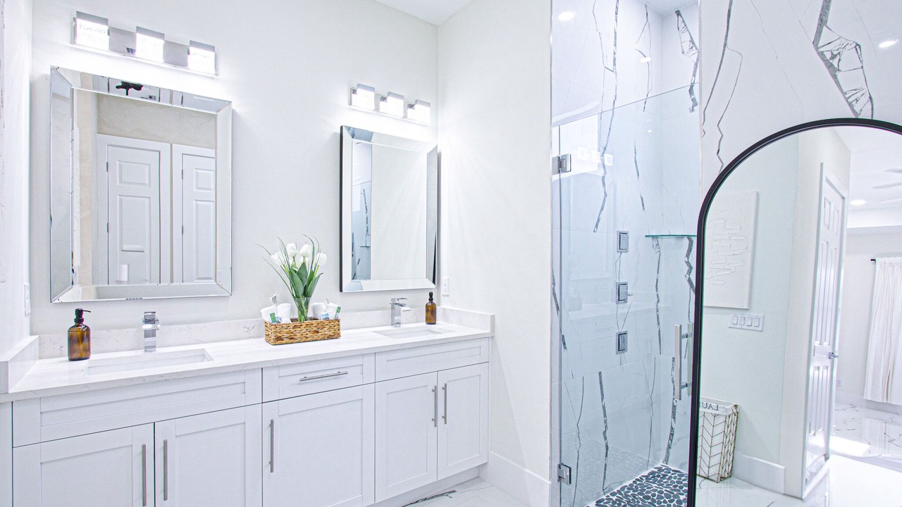 Photo of Bathroom in Diplomat