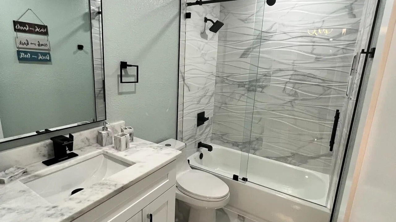 Photo of Bathroom in Lakeview Village