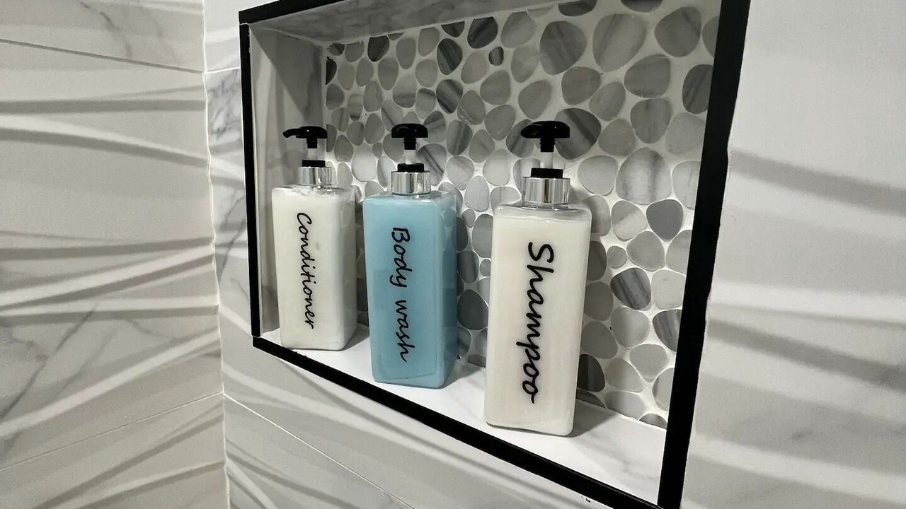 Photo of Bathroom in Lakeview Village