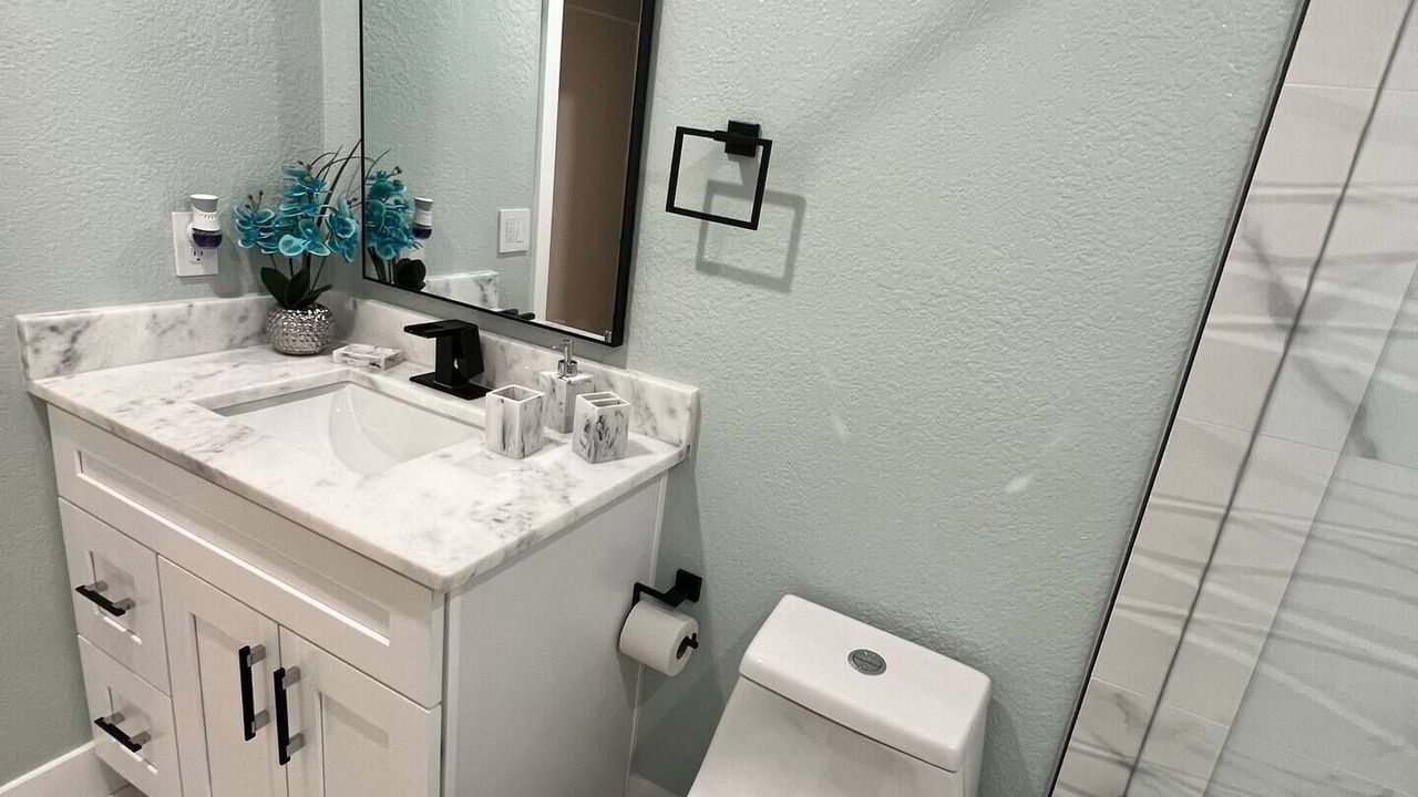 Photo of Bathroom in Lakeview Village