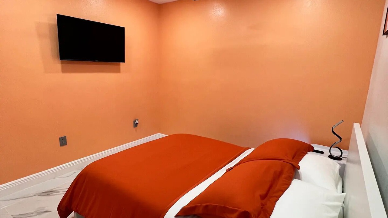Photo of Bedroom in Lakeview Village