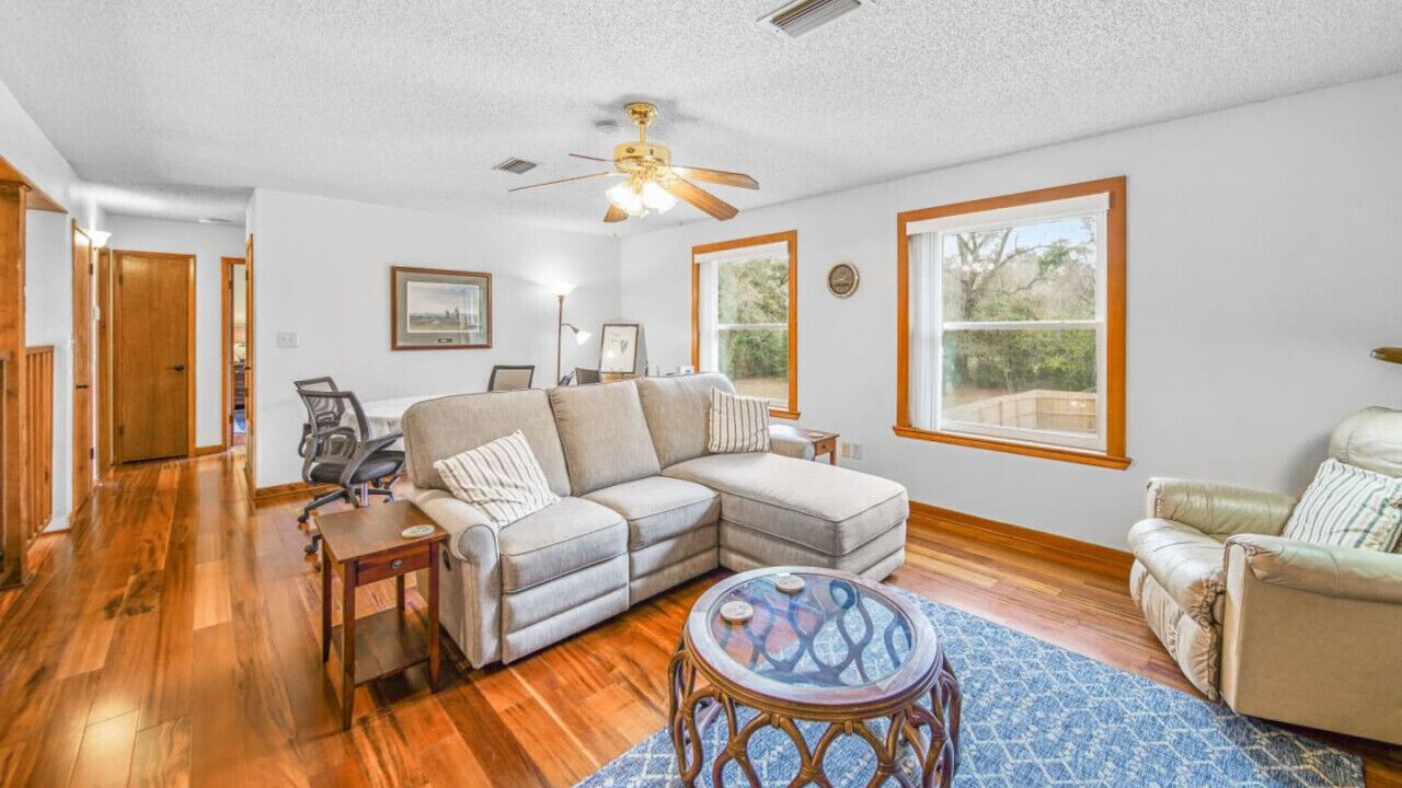 Photo of Livingroom in Milton