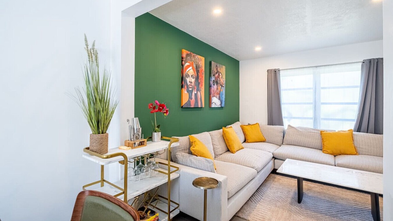 Photo of Livingroom in Biscayne Park