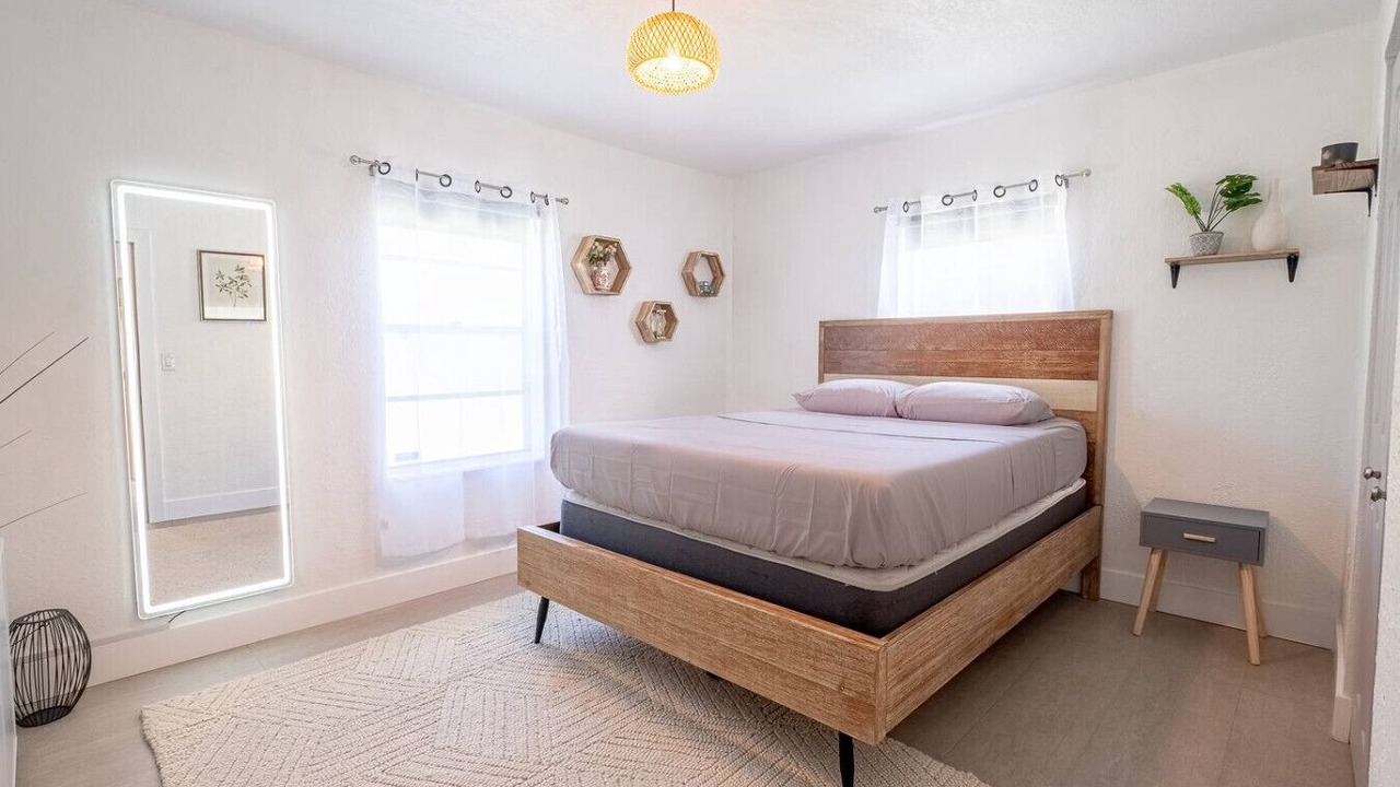 Photo of Bedroom in Biscayne Park