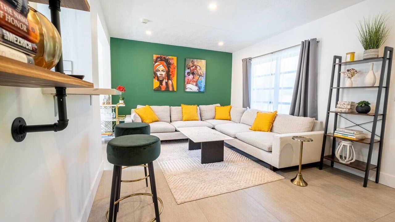 Photo of Livingroom in Biscayne Park