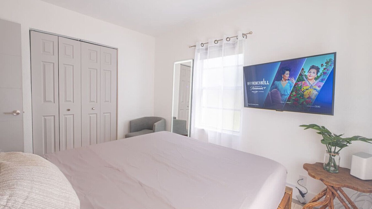 Photo of Bedroom in Biscayne Park