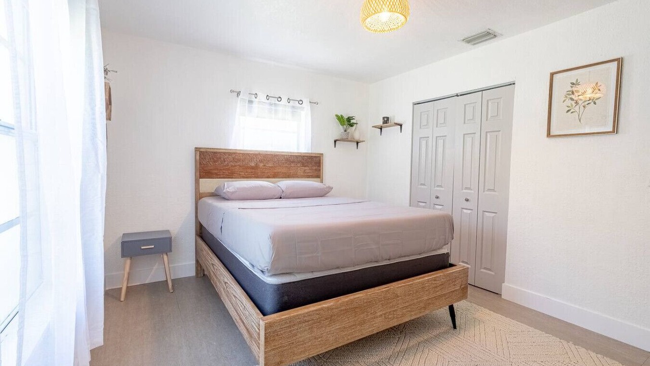 Photo of Bedroom in Biscayne Park