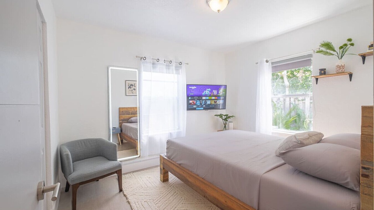 Photo of Bedroom in Biscayne Park