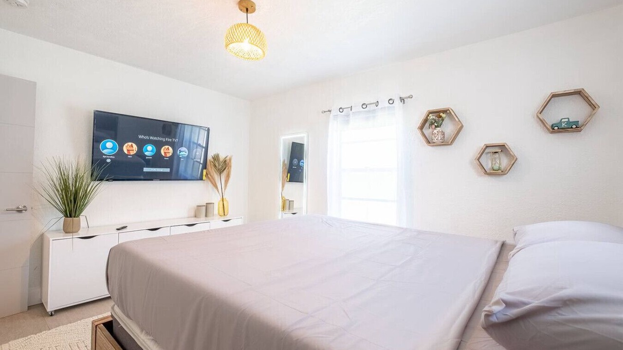 Photo of Bedroom in Biscayne Park