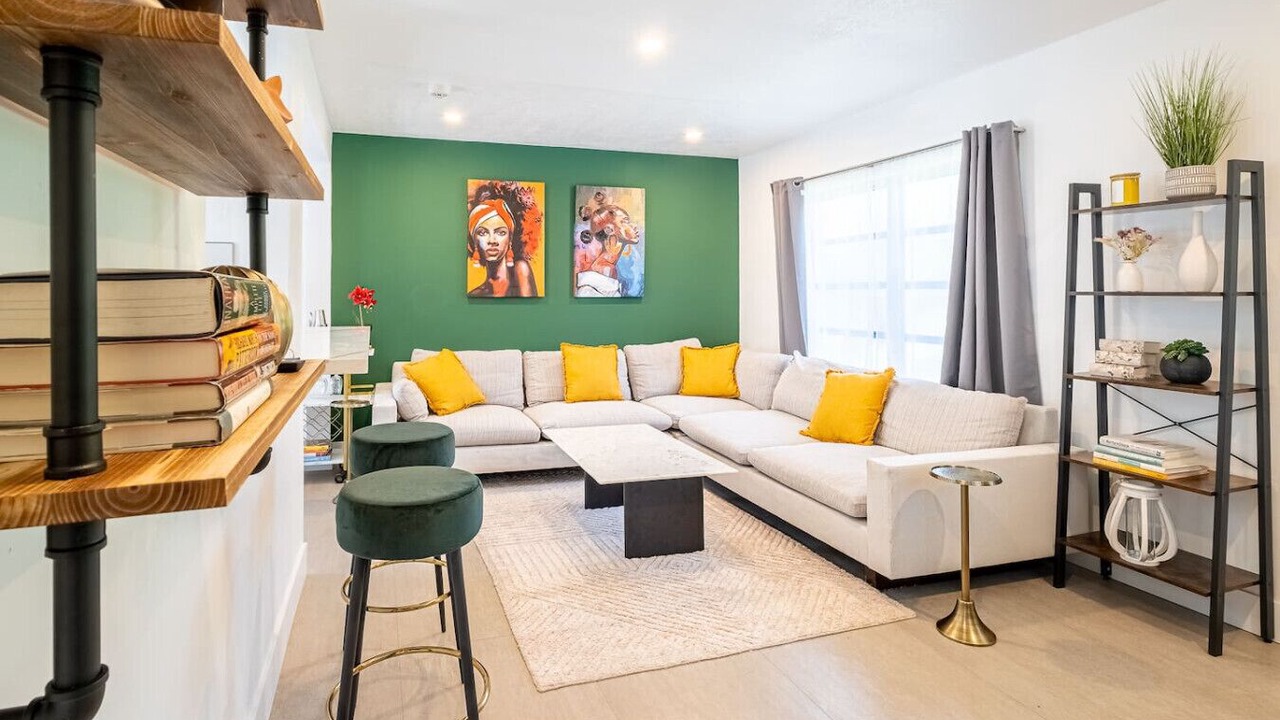 Photo of Livingroom in Biscayne Park