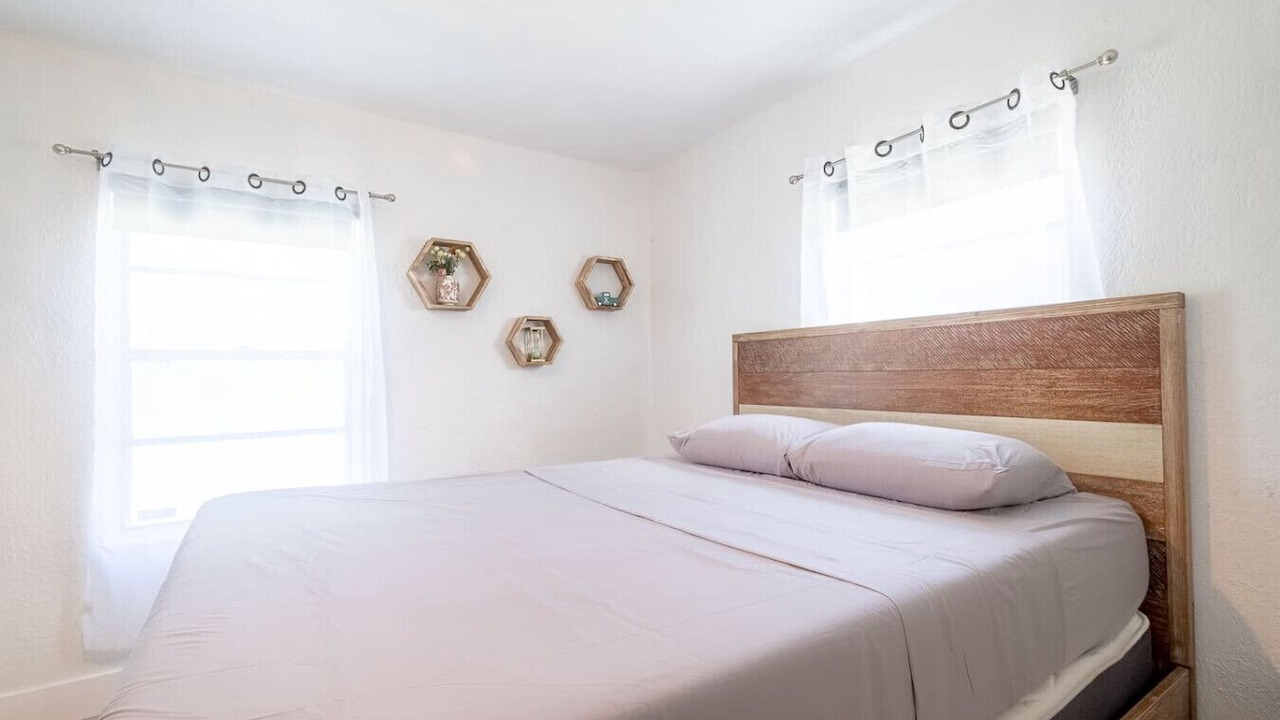 Photo of Bedroom in Biscayne Park