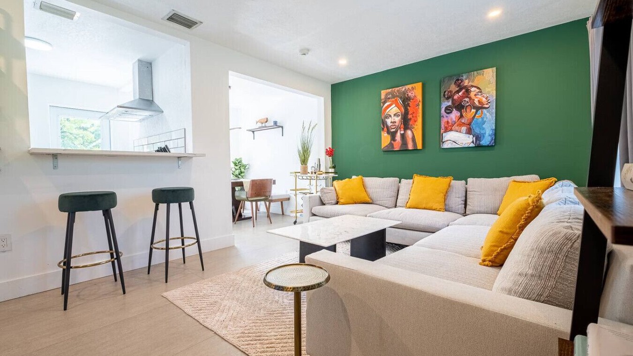 Photo of Livingroom in Biscayne Park