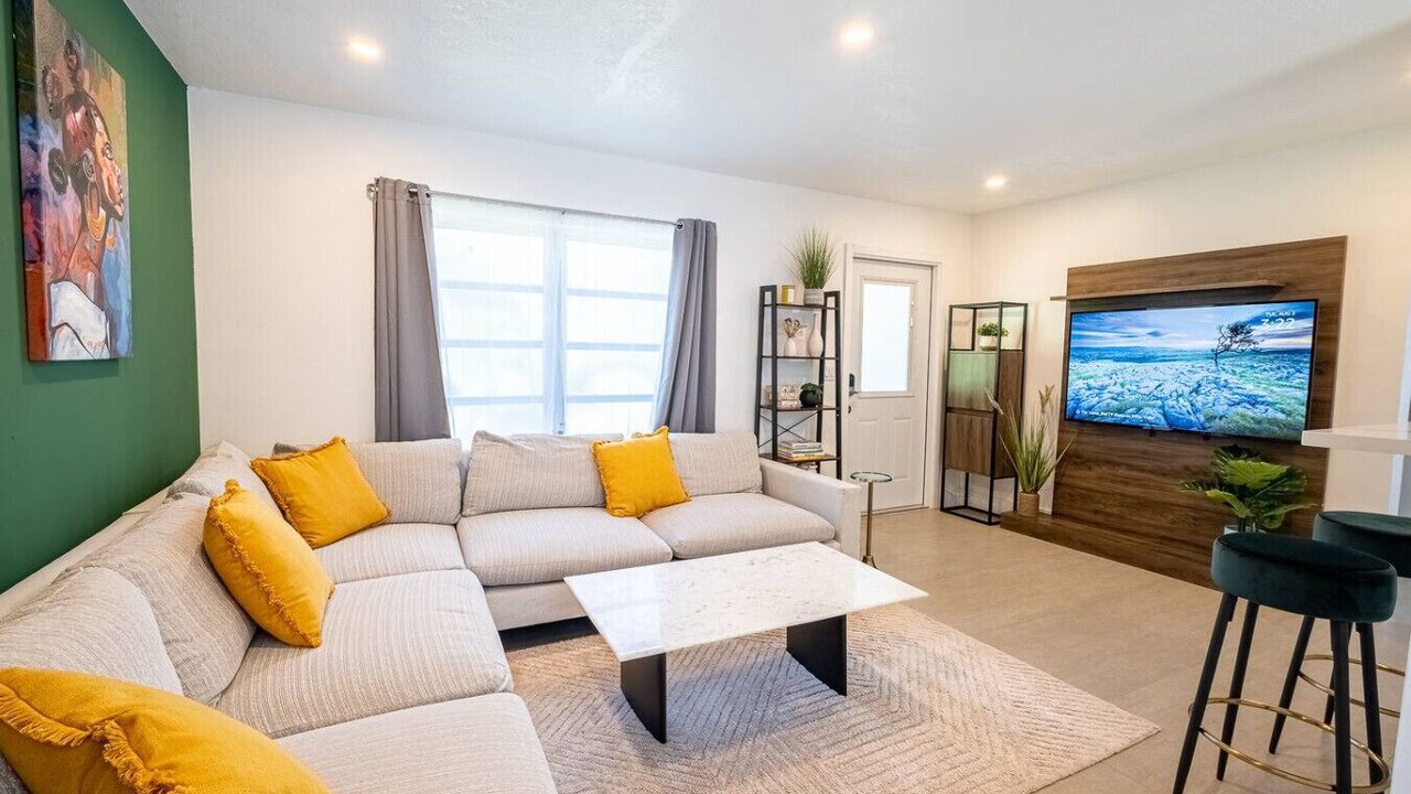 Photo of Livingroom in Biscayne Park
