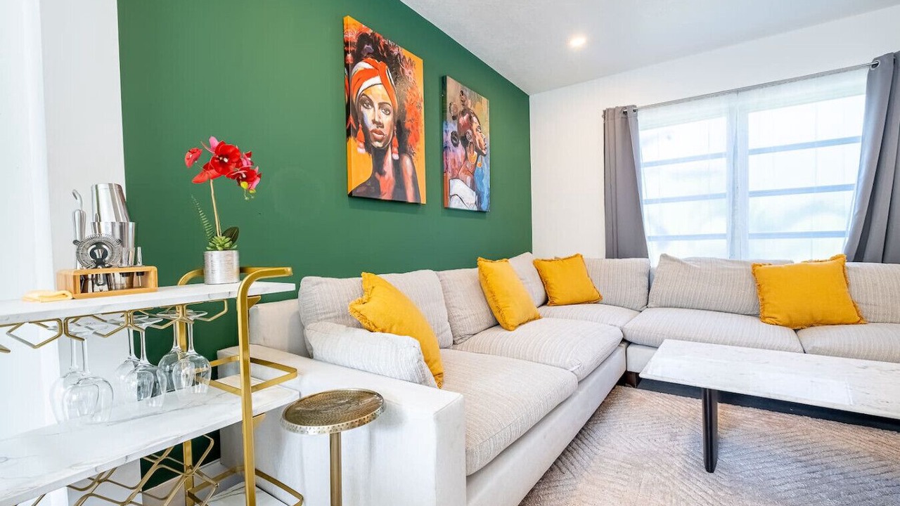 Photo of Livingroom in Biscayne Park