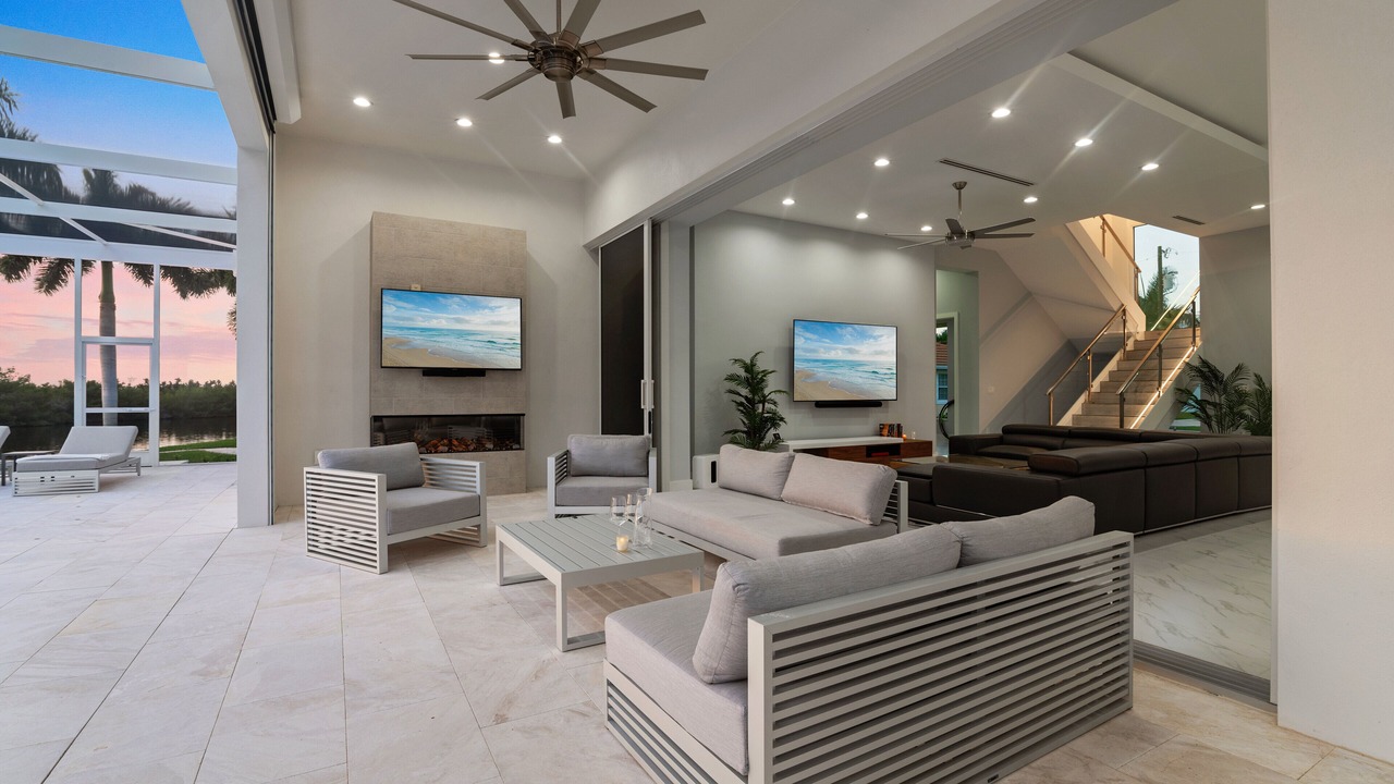 Photo of Livingroom in Peninsula Point