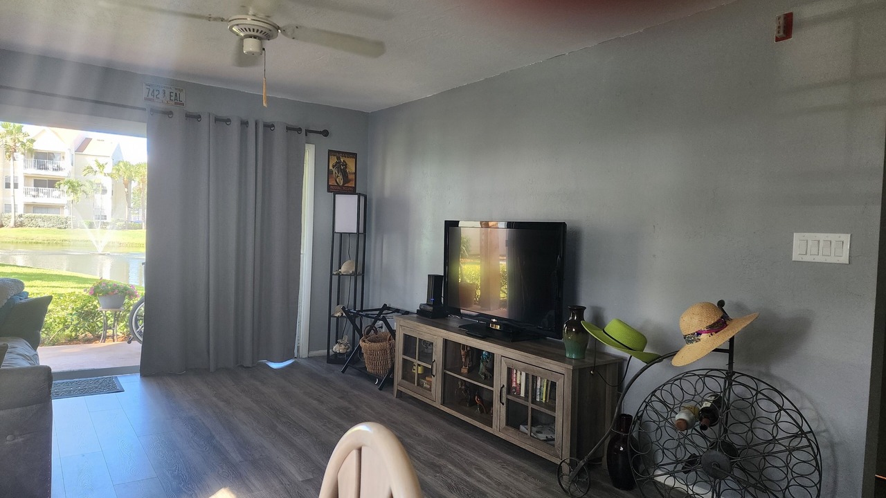 Photo of Livingroom in Ocean Side Village