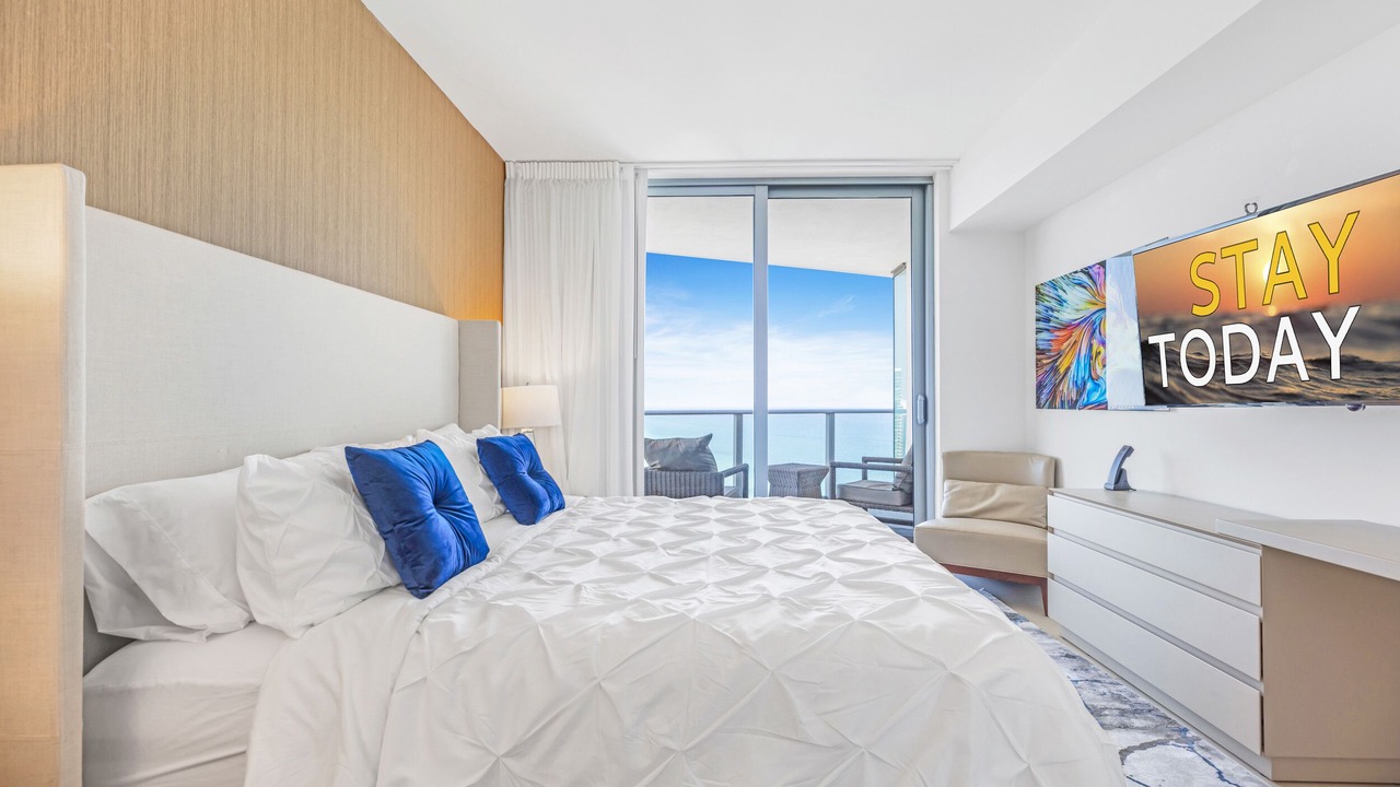 Photo of Bedroom in Hallandale Beach