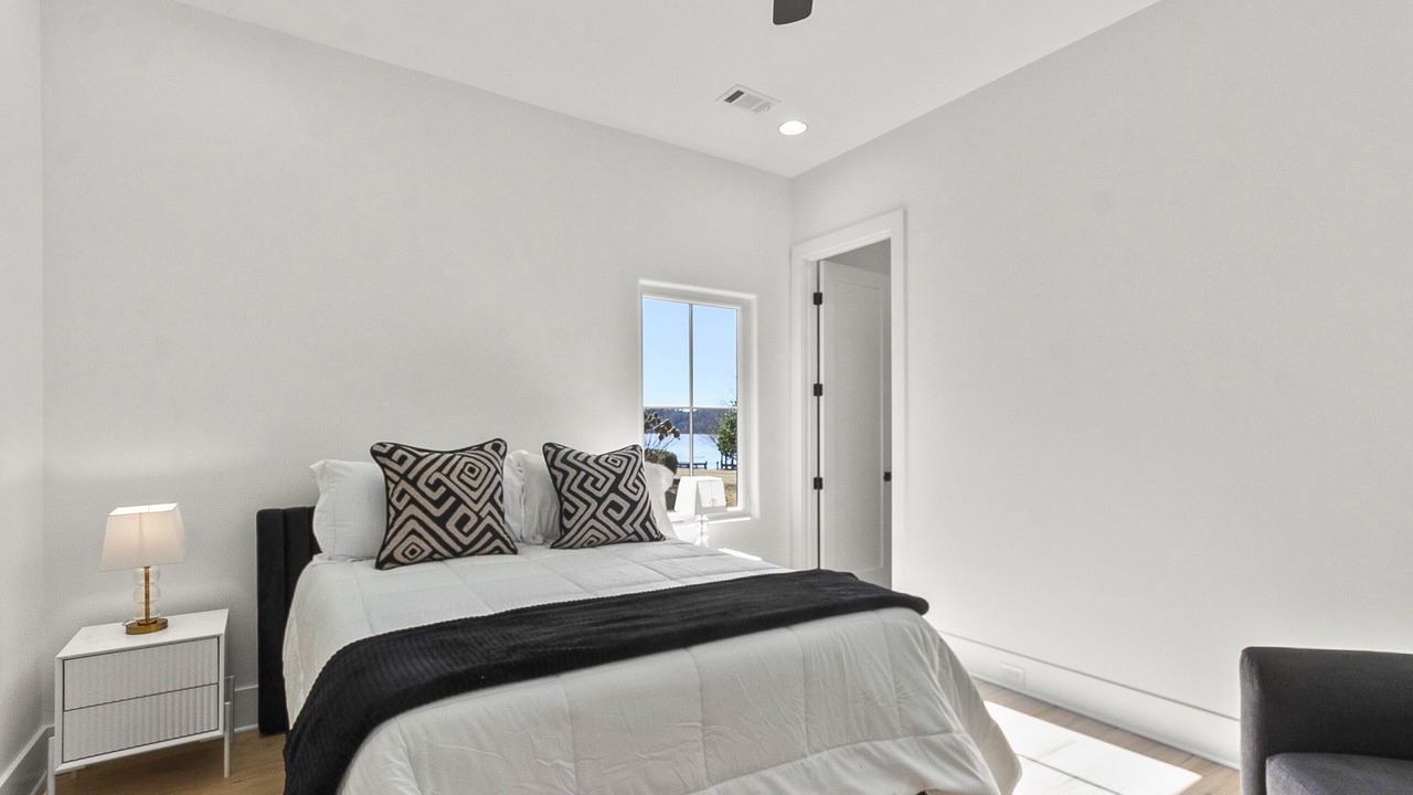 Photo of Bedroom in Northport