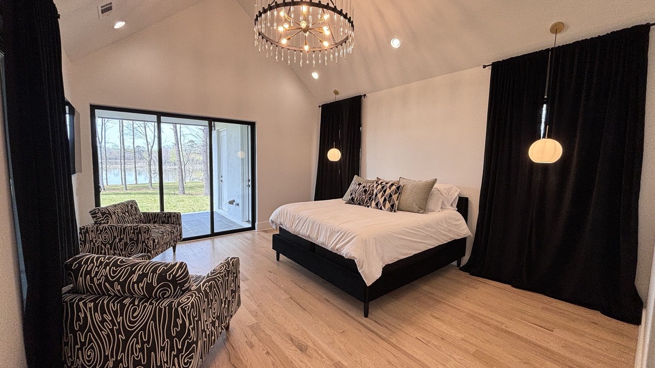 Photo of Bedroom in Northport
