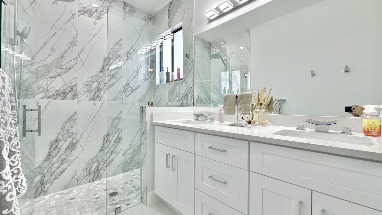 Photo of Bathroom in Golden Gate