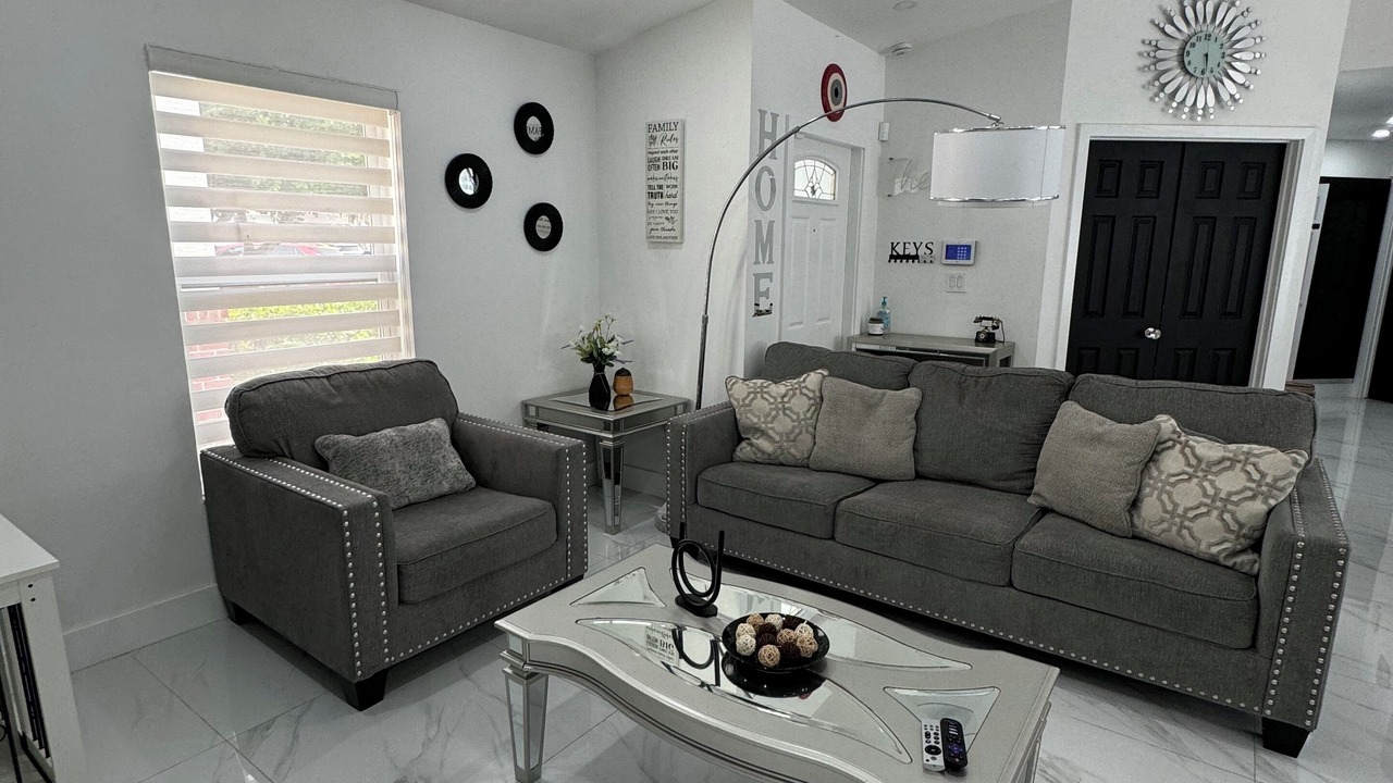 Photo of Livingroom in Miami Gardens
