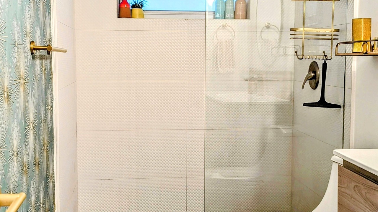 Photo of Bathroom in Sunset